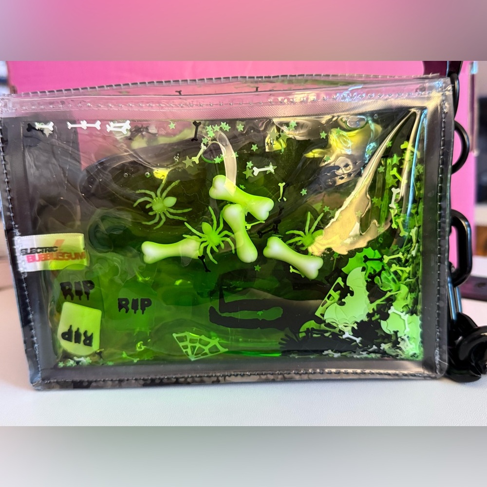 Electric bubblegum purse - Picture 3 of 4